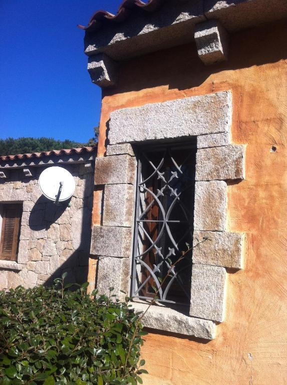 Il Faro San Teodoroアパートホテル 部屋 写真